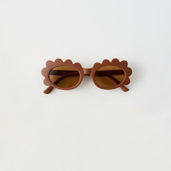 Zara Other - ✨SALE✨ ZARA WAVE PLASTIC SUNGLASSES
✨SALE✨